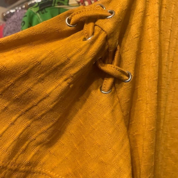 NWT- Unique Mustard Yellow Ruffle Sleeve Shirt- Medium - Picture 3 of 4